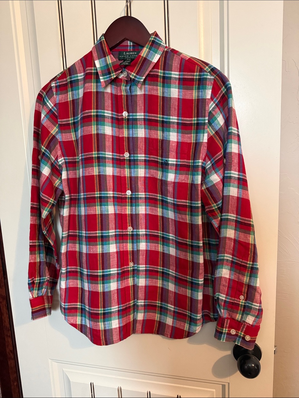 Ralph Lauren 100% Linen Long Sleeve  Button-Down Shirt in Excellent Condition.